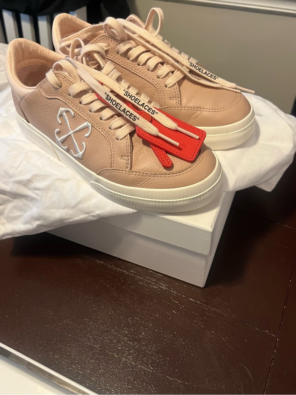 Off-White Blush Leather Low-Top Sneakers with Red Tag